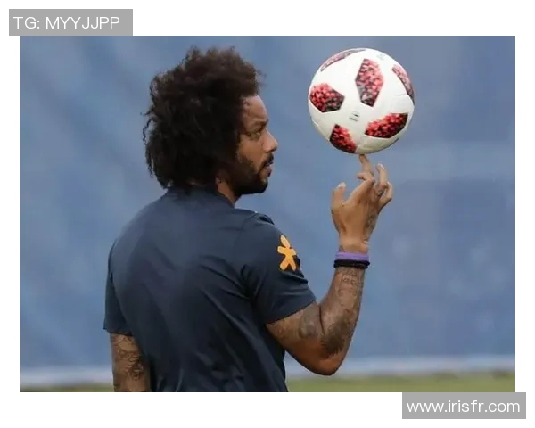 足球明星精彩瞬间高清插花脚技艺展现与魅力分析